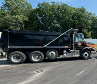 Tri Axle Dump Truck